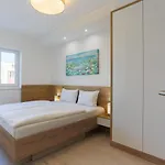 Admiral Luxury Iii By Bltn Apartment *