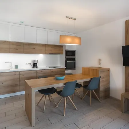 Admiral Luxury Iii By Bltn Apartman