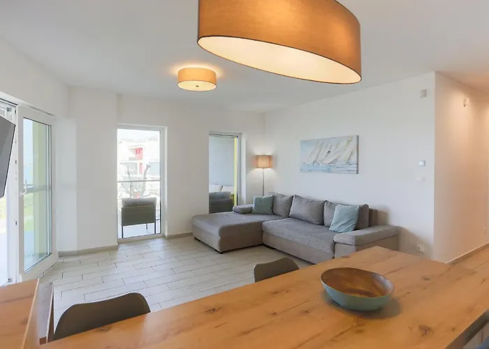 Admiral Luxury Iii By Bltn Apartment